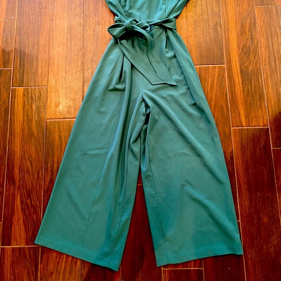 NWT Women’s Calvin Klein jumpsuit - Picture 3 of 3
